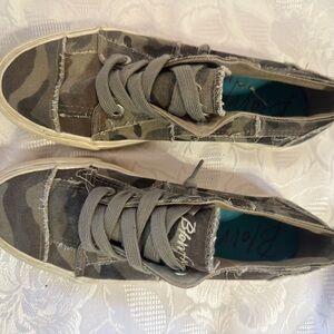 Women's Blowfish Slip-On Camo Sneaker Size 7